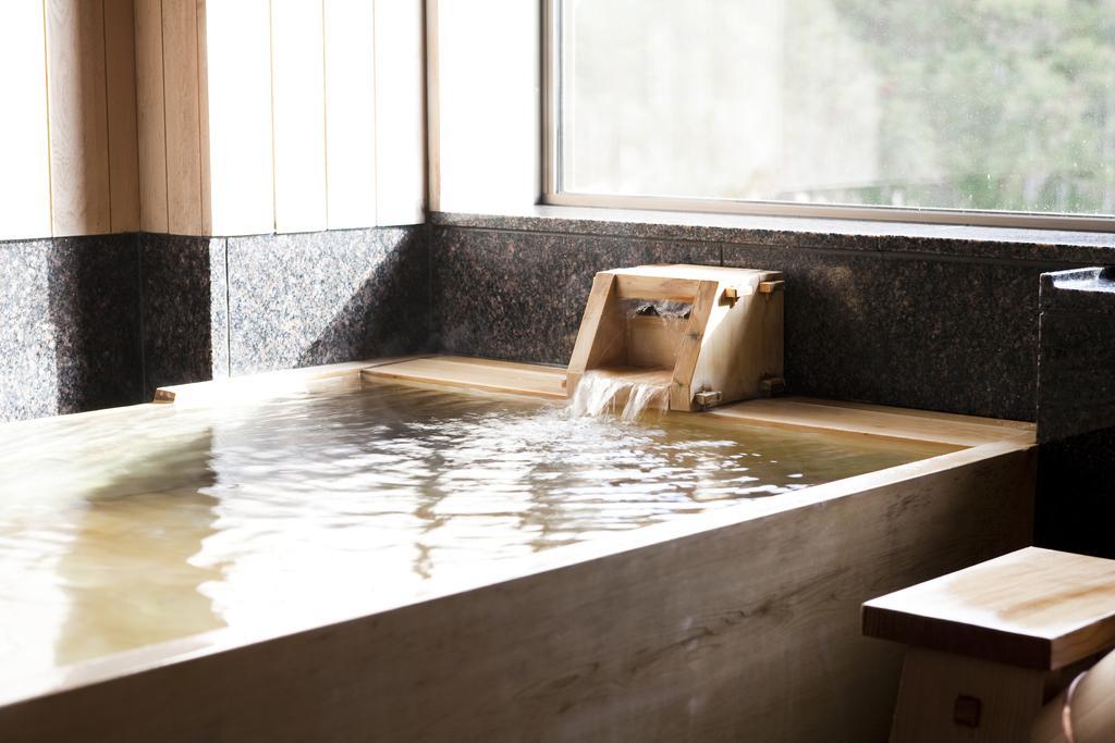 Menard Aoyama Resort: Wafukan Utatsukasa Iga Экстерьер фото