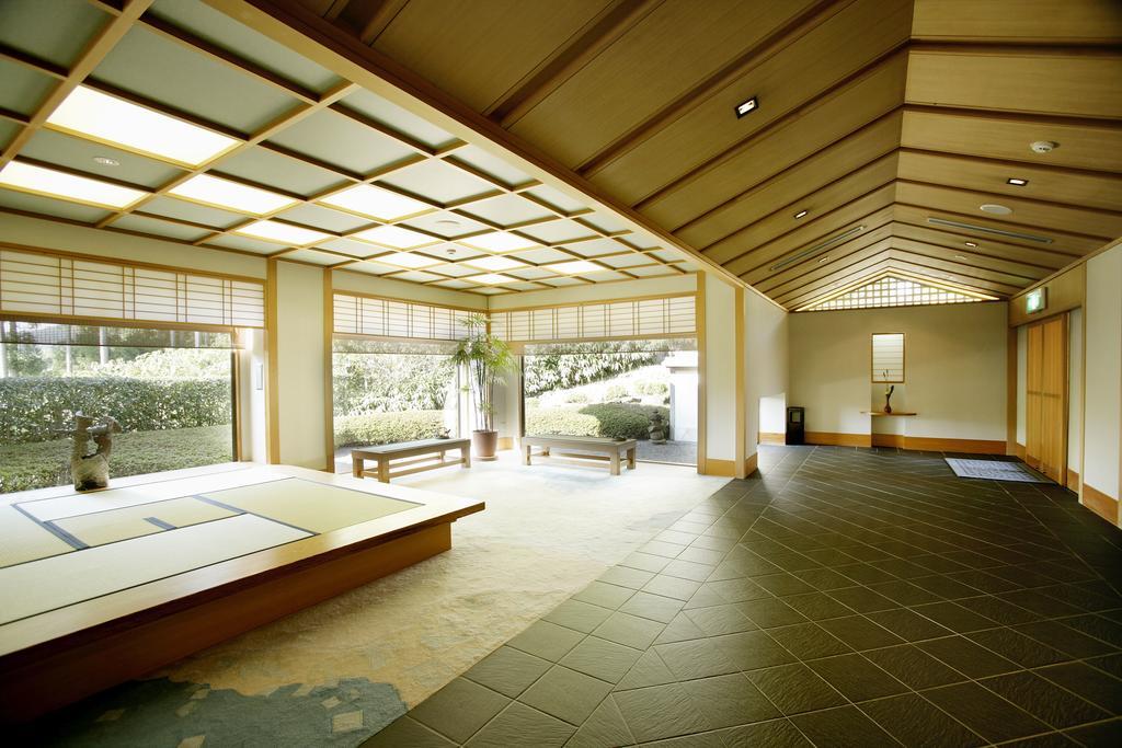 Menard Aoyama Resort: Wafukan Utatsukasa Iga Экстерьер фото